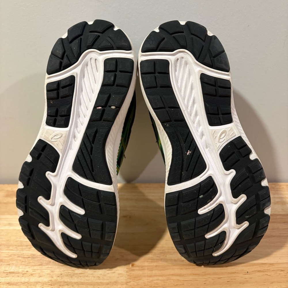 ASICS • Size 1 • RUNNING SHOES - Picture 7 of 8